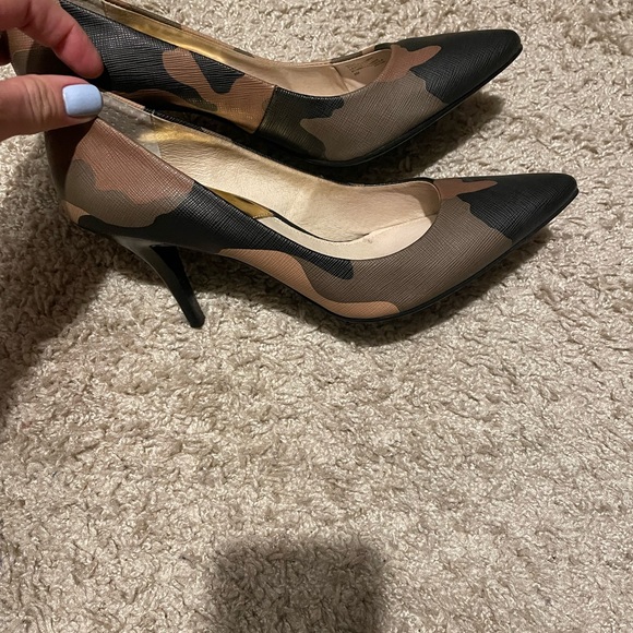 Michael Kors CAMO HEEL 👠 - Picture 4 of 8